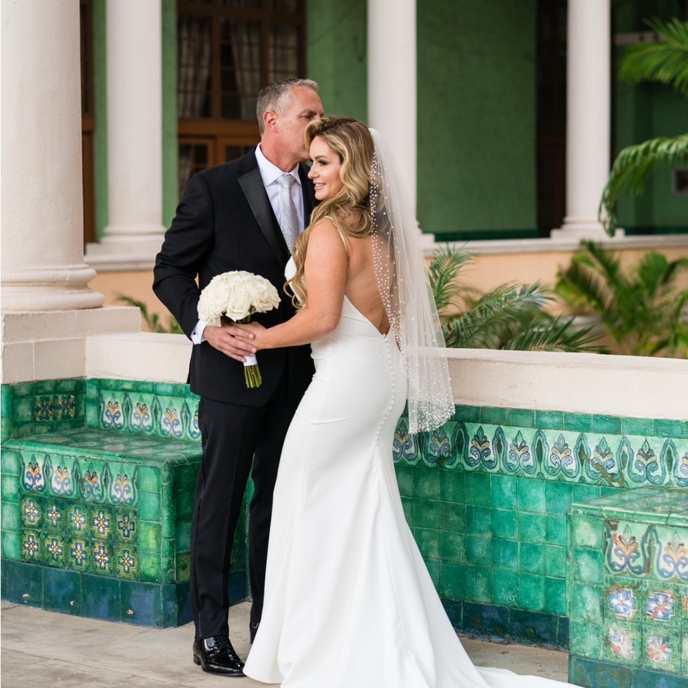 Elegant White Wedding Dress (Georgia)